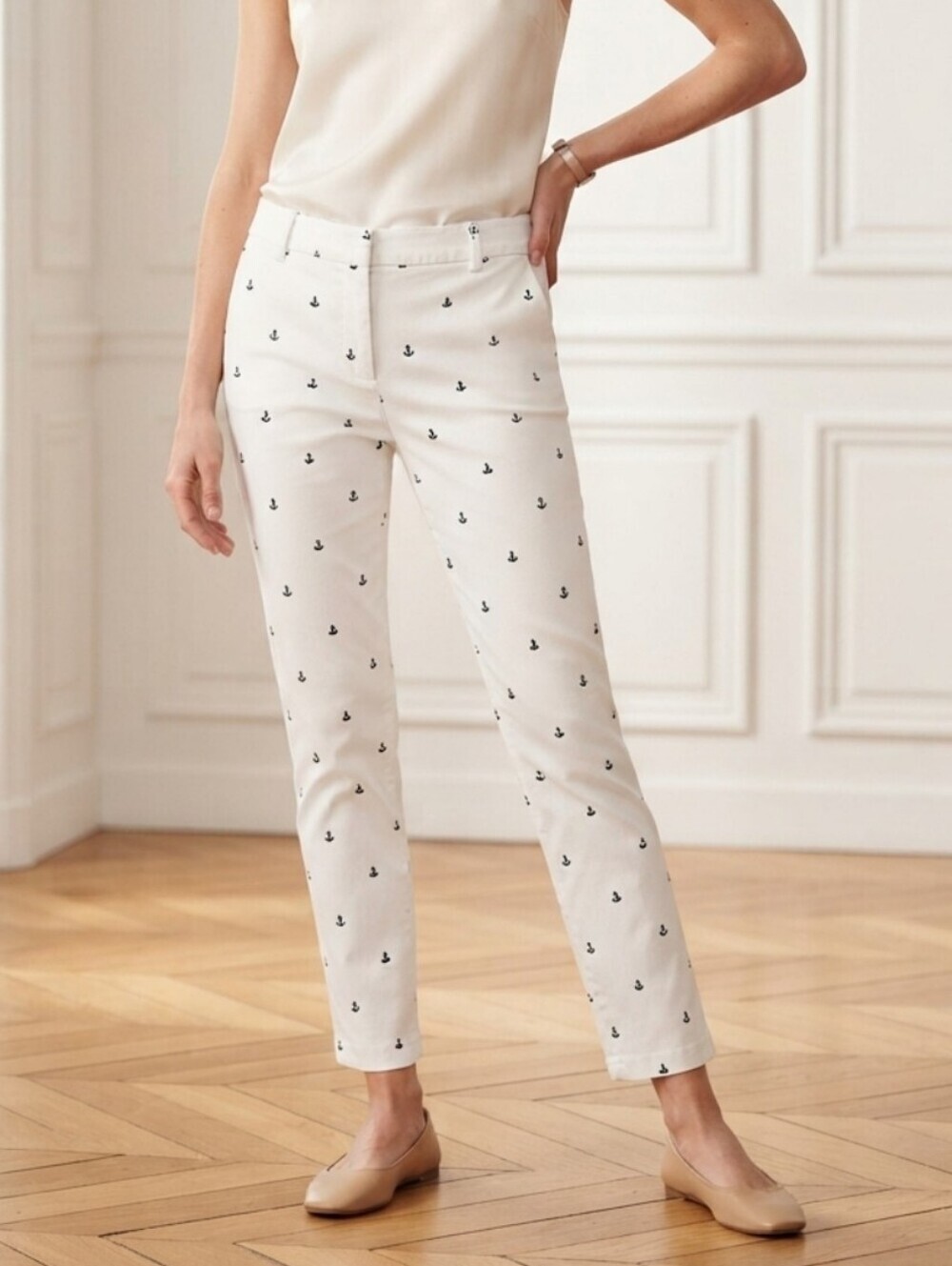Rachel Zoe White Cropped Pants with Navy Micro Sailboat Print